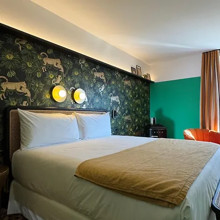 Divino & 4* Figueres (Girona)
