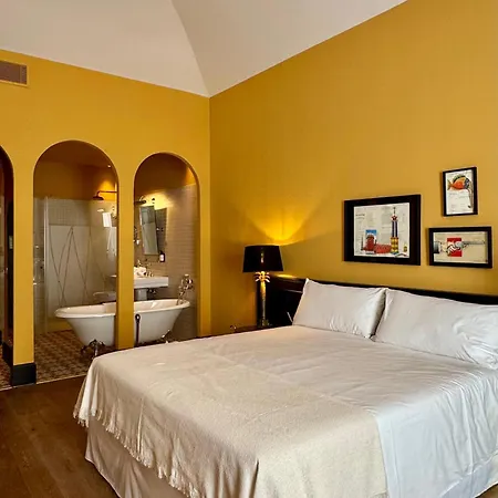 Hotel Divino & Figueres (Girona)