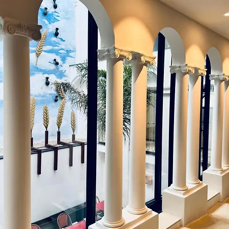 Hotel Divino &